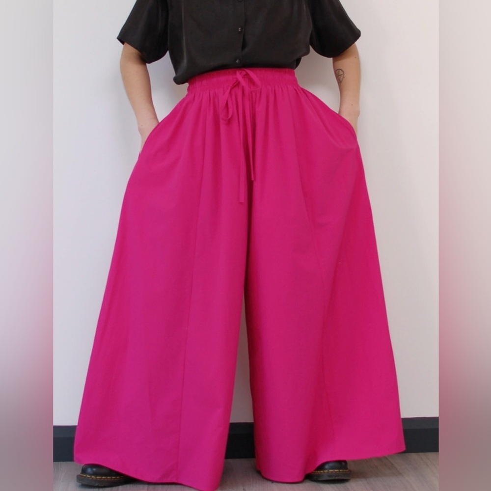 CJCT bright pink palazzo pants / NWT/ Med/ elastic waistband and drawstring.